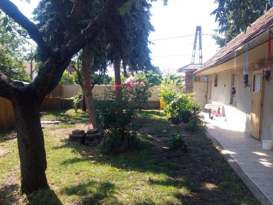 Kert Oevezeti Lakas Apartment Gyöngyös Bagian luar foto